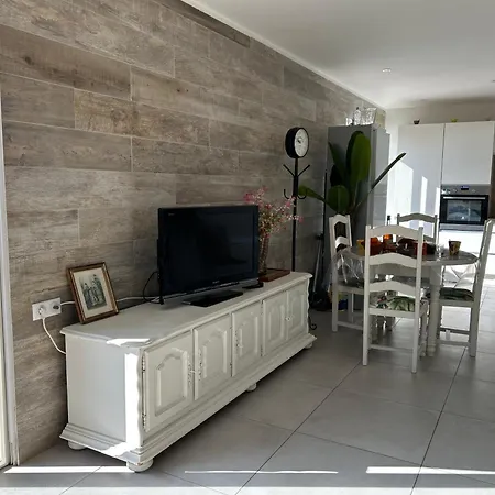 Appartement Superbe T4, 1er Etage, 6 Couchages, Parkings, Proche