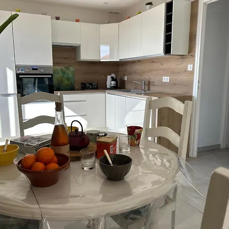 Superbe T4, 1er Etage, 6 Couchages, Parkings, Proche *